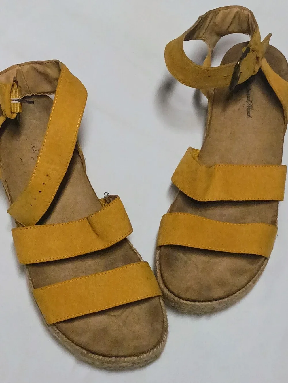 Universal Thread Agnes Boho Platform Sandal Mustard Yellow Faux Suede SZ 9